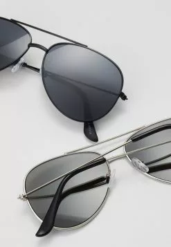 Only & Sons SUNGLASSES 2 PACK - Lunettes De Soleil - Black/silver-coloured 5 Only & Sons SUNGLASSES 2 PACK - Lunettes De Soleil - Black/silver-coloured -Only & Sons Soldes Boutique 1aa9b7061fb843bfa0dd4acb6ef1d5f1