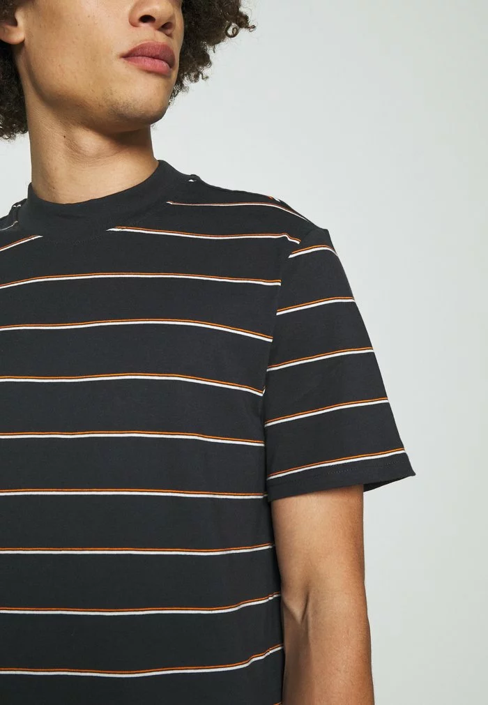 Only & Sons ONSALAN LIFE MOCK NECK TEE - T-shirt Imprimé - Dark Navy 5 Only & Sons ONSALAN LIFE MOCK NECK TEE - T-shirt Imprimé - Dark Navy – Image 5