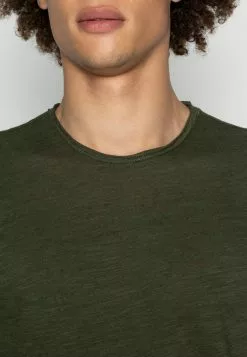 Only & Sons ALBERT - T-shirt Basique - Forest Night -Only & Sons Soldes Boutique 2cd5e84085614ae7ac1a1bfe91b58922