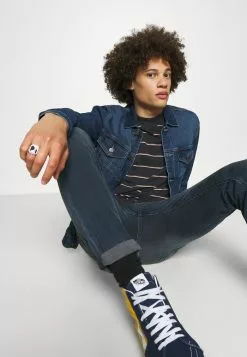 Only & Sons ONSALAN LIFE MOCK NECK TEE - T-shirt Imprimé - Dark Navy 11 Only & Sons ONSALAN LIFE MOCK NECK TEE - T-shirt Imprimé - Dark Navy -Only & Sons Soldes Boutique 5c61f8ba1dd540048abf5ec0759a93d9