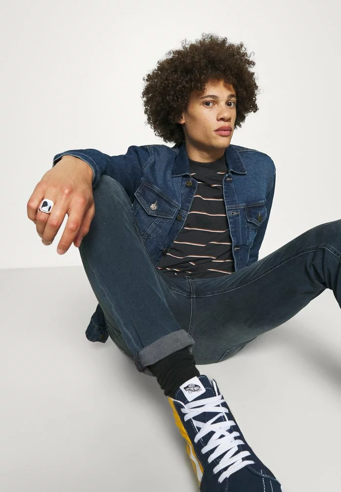 Only & Sons ONSALAN LIFE MOCK NECK TEE - T-shirt Imprimé - Dark Navy 4 Only & Sons ONSALAN LIFE MOCK NECK TEE - T-shirt Imprimé - Dark Navy – Image 4