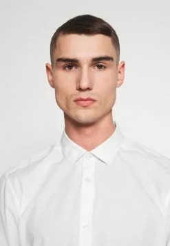 Only & Sons ONSSANE SOLID POPLIN - Chemise Classique - White -Only & Sons Soldes Boutique 84f0e1658c6146118820d664bf0298ed
