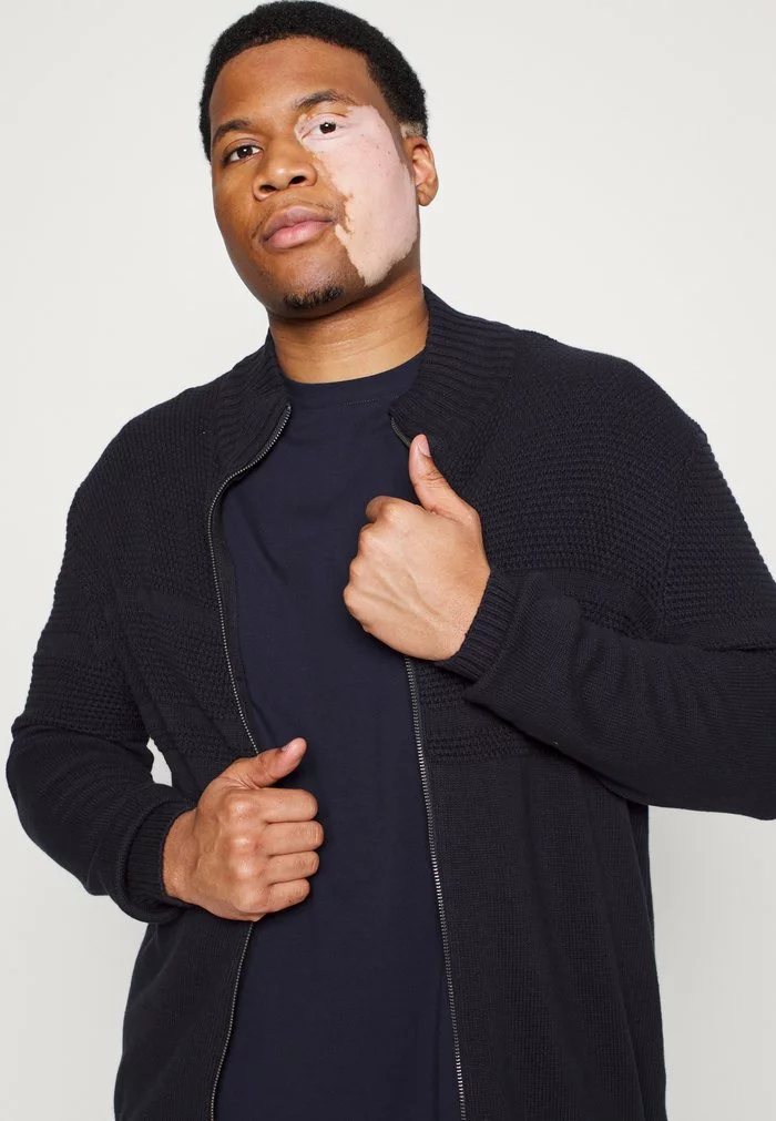Only & Sons ONSBACE HIGH NECK - Gilet - Dark Navy 4 Only & Sons ONSBACE HIGH NECK - Gilet - Dark Navy – Image 4