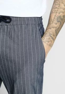 Only & Sons ONSLINUS CROP STRIPE - Pantalon Classique - Dark Blue -Only & Sons Soldes Boutique c400e2747f3147a6a39ce68297f8317d