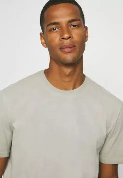 Only & Sons ONSMILLENIUM LIFE WASHED - T-shirt Basique - Pelican 12 Only & Sons ONSMILLENIUM LIFE WASHED - T-shirt Basique - Pelican -Only & Sons Soldes Boutique dfd188c131cd4424ad981a1e3257e706