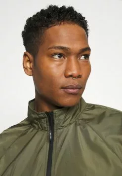 Only & Sons ONSBENTON FULL ZIP - Veste Légère - Olive Night -Only & Sons Soldes Boutique fc9f1f9318f04f5a8d238e0993a357cd